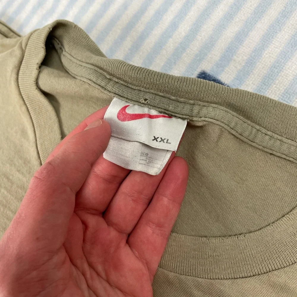 Vintage distressed Nike embroidered swoosh tan short sleeve tee shirt - Picture 8 of 16